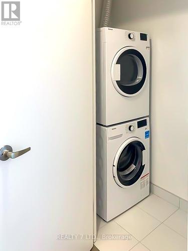1033 - 26 Gibbs Road, Toronto, ON - Indoor Photo Showing Laundry Room
