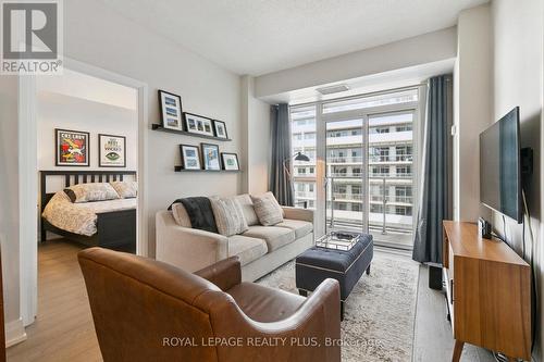 406 - 65 Speers Road, Oakville, ON - Indoor Photo Showing Living Room