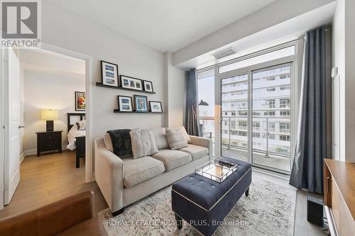 406 - 65 Speers Road, Oakville, ON - Indoor Photo Showing Living Room
