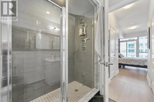 406 - 65 Speers Road, Oakville, ON - Indoor Photo Showing Bathroom