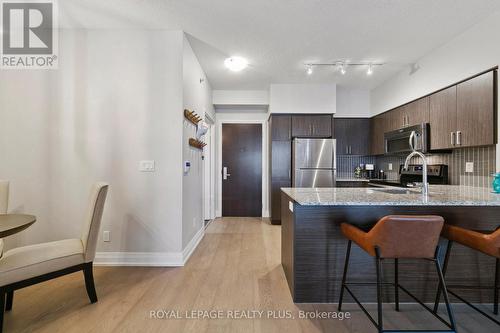 406 - 65 Speers Road, Oakville, ON - Indoor Photo Showing Kitchen With Stainless Steel Kitchen With Upgraded Kitchen