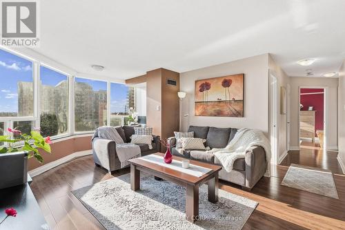 501 - 700 Constellation Drive, Mississauga, ON - Indoor Photo Showing Living Room