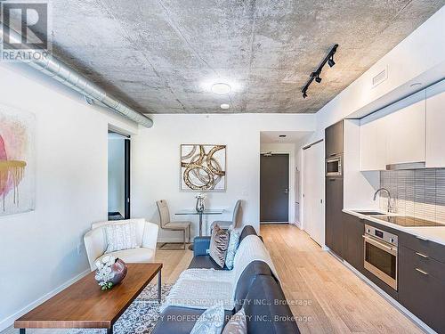 304 - 170 Bayview Avenue, Toronto, ON - Indoor Photo Showing Kitchen