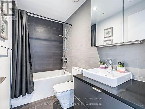304 - 170 Bayview Avenue, Toronto, ON - Indoor Photo Showing Bathroom