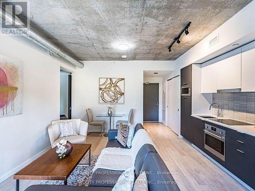 304 - 170 Bayview Avenue, Toronto, ON - Indoor Photo Showing Kitchen