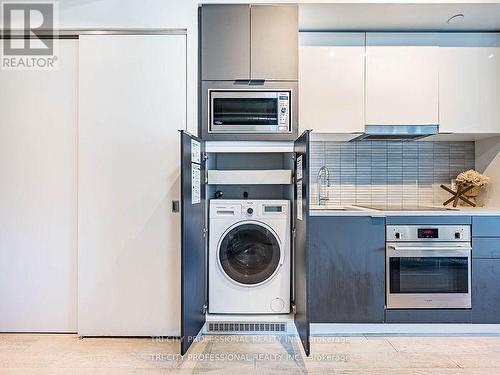 304 - 170 Bayview Avenue, Toronto, ON - Indoor Photo Showing Laundry Room