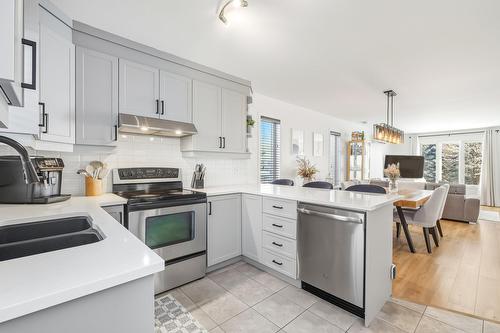 Kitchen - 513 Rue Des Érables, Waterloo, QC - Indoor Photo Showing Kitchen With Double Sink