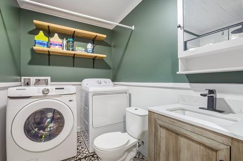 Bathroom - 513 Rue Des Érables, Waterloo, QC - Indoor Photo Showing Laundry Room