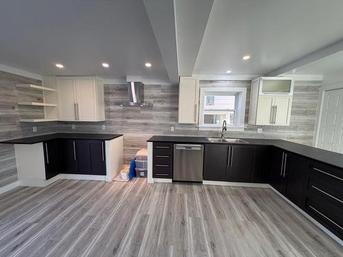 Cuisine - 359 Av. Lefebvre, Chandler, QC - Indoor Photo Showing Kitchen With Double Sink With Upgraded Kitchen