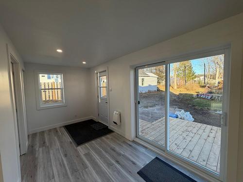 Hall d'entrée/Vestibule - 359 Av. Lefebvre, Chandler, QC - Indoor Photo Showing Other Room