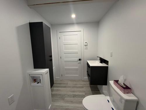 Salle d'eau - 359 Av. Lefebvre, Chandler, QC - Indoor Photo Showing Other Room