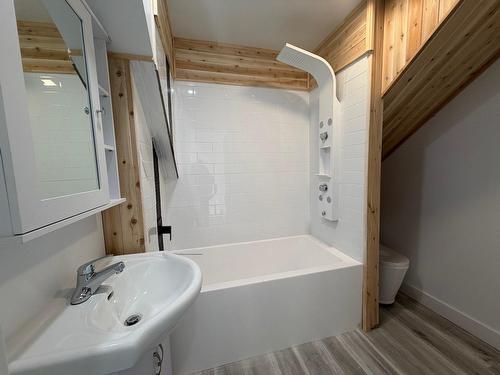 Salle de bains - 359 Av. Lefebvre, Chandler, QC - Indoor Photo Showing Bathroom