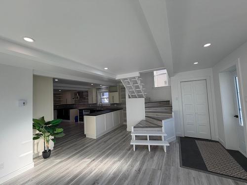 Hall d'entrée/Vestibule - 359 Av. Lefebvre, Chandler, QC - Indoor Photo Showing Other Room