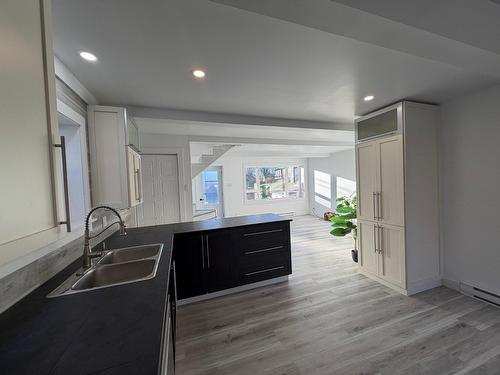 Cuisine - 359 Av. Lefebvre, Chandler, QC - Indoor