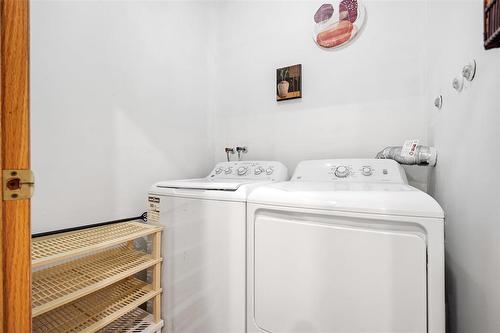 305 3275 Pembina Highway, Winnipeg, MB - Indoor Photo Showing Laundry Room