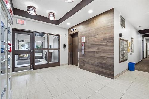 305 3275 Pembina Highway, Winnipeg, MB - Indoor Photo Showing Other Room
