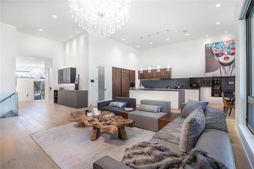 22 Avonlynn Court, Winnipeg, MB - Indoor Photo Showing Living Room