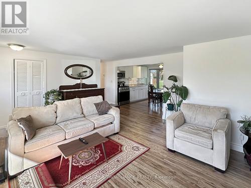 40 Ashley Street, Belleville (Thurlow Ward), ON - Indoor Photo Showing Living Room