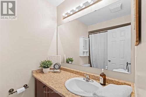 95 Laprade Square, Clarington (Bowmanville), ON - Indoor Photo Showing Bathroom