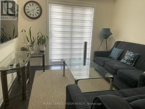 310 - 2635 William Jackson Drive, Pickering, ON - Indoor Photo Showing Living Room
