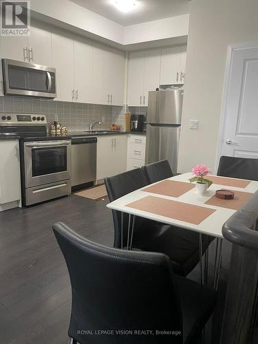 310 - 2635 William Jackson Drive, Pickering, ON - Indoor Photo Showing Kitchen