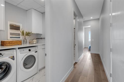 701B-3634 Mission Springs Drive, Kelowna, BC - Indoor Photo Showing Laundry Room