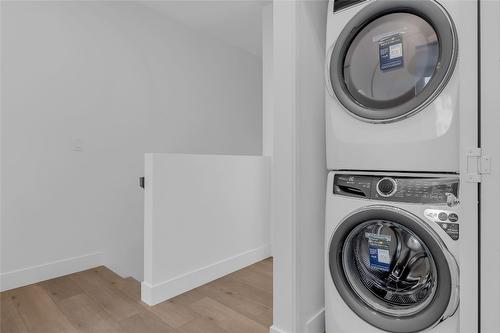102C-3642 Mission Springs Drive, Kelowna, BC - Indoor Photo Showing Laundry Room