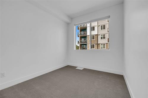 102C-3642 Mission Springs Drive, Kelowna, BC - Indoor Photo Showing Other Room