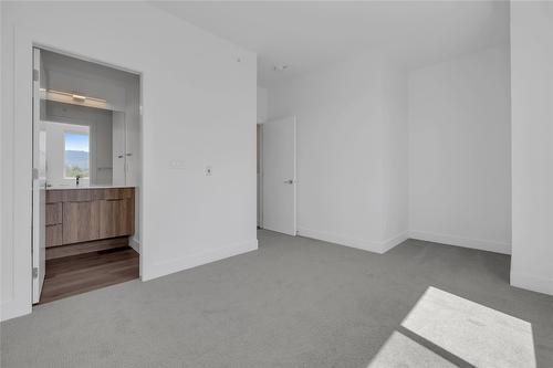 102C-3642 Mission Springs Drive, Kelowna, BC - Indoor Photo Showing Other Room