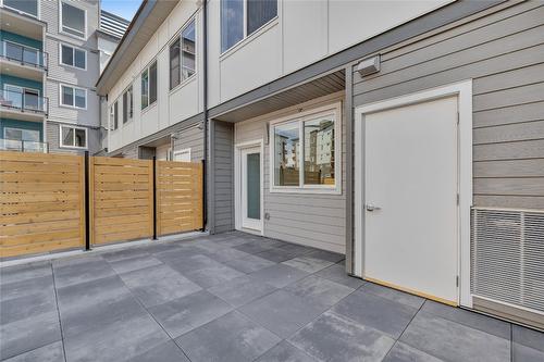 102C-3642 Mission Springs Drive, Kelowna, BC - Outdoor With Exterior