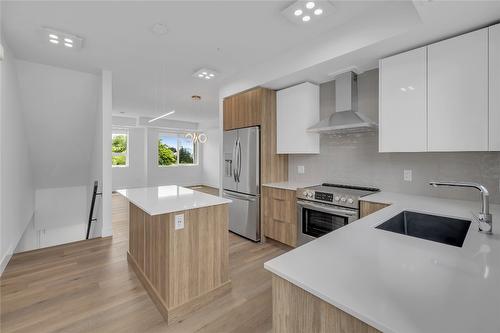 102C-3642 Mission Springs Drive, Kelowna, BC - Indoor Photo Showing Kitchen With Upgraded Kitchen