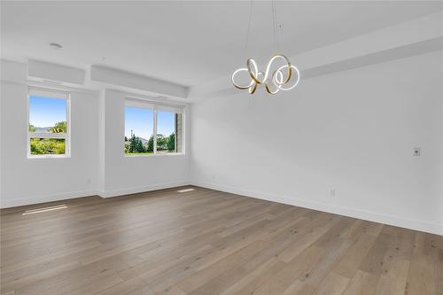 102C-3642 Mission Springs Drive, Kelowna, BC - Indoor Photo Showing Other Room