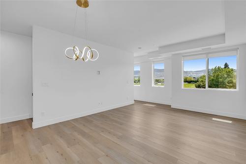 102C-3642 Mission Springs Drive, Kelowna, BC - Indoor Photo Showing Other Room
