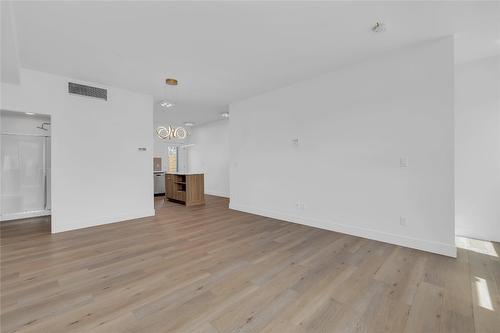 102C-3642 Mission Springs Drive, Kelowna, BC - Indoor Photo Showing Other Room