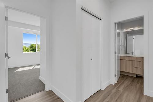 103C-3642 Mission Springs Drive, Kelowna, BC - Indoor Photo Showing Other Room