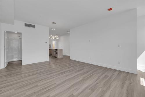 103C-3642 Mission Springs Drive, Kelowna, BC - Indoor Photo Showing Other Room
