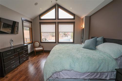 100 Forest Crowne Crescent, Kimberley, BC - Indoor Photo Showing Bedroom