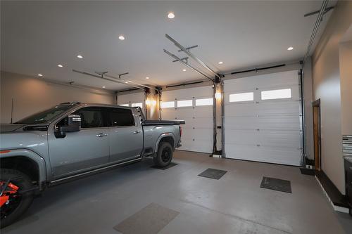 100 Forest Crowne Crescent, Kimberley, BC - Indoor Photo Showing Garage
