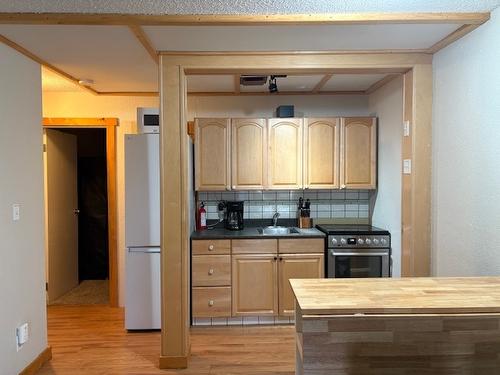 1011-930 Dogwood Drive, Kimberley, BC - Indoor Photo Showing Kitchen