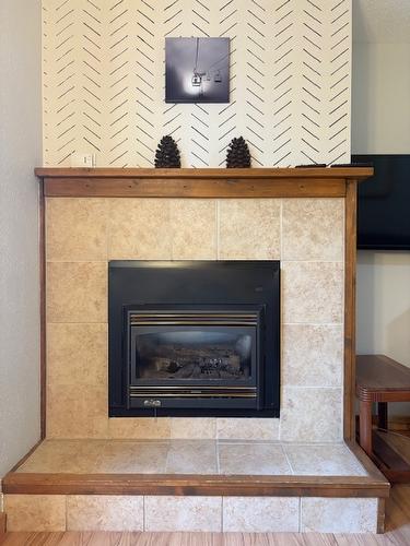 1011-930 Dogwood Drive, Kimberley, BC - Indoor Photo Showing Living Room With Fireplace