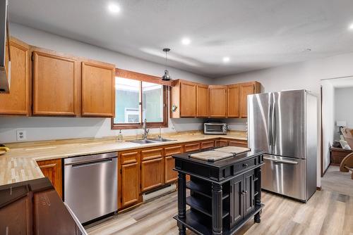 10623 Highway 33 East Highway, Kelowna, BC - Indoor Photo Showing Kitchen With Stainless Steel Kitchen With Double Sink