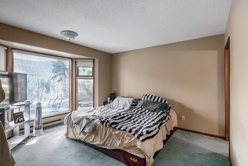 10623 Highway 33 East Highway, Kelowna, BC - Indoor Photo Showing Bedroom