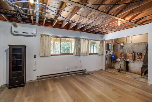 10623 Highway 33 East Highway, Kelowna, BC - Indoor Photo Showing Basement