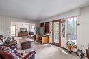 10623 Highway 33 East Highway, Kelowna, BC  - Indoor Photo Showing Living Room 