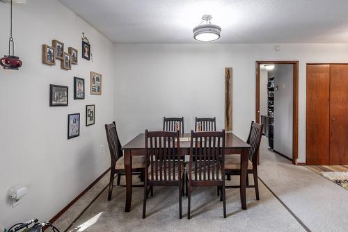 10623 Highway 33 East Highway, Kelowna, BC - Indoor Photo Showing Dining Room