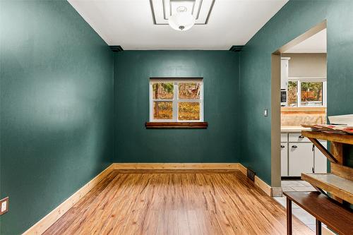 6927 Customs Road, Kingsgate, BC - Indoor Photo Showing Other Room