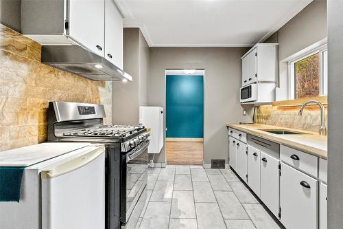 6927 Customs Road, Kingsgate, BC - Indoor Photo Showing Kitchen