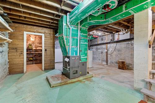 6927 Customs Road, Kingsgate, BC -  Photo Showing Basement