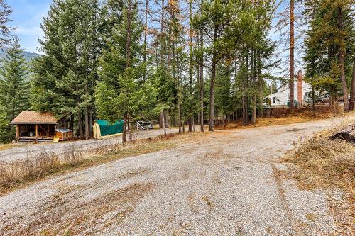 6927 Customs Road, Kingsgate, BC - Outdoor