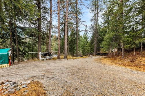 6927 Customs Road, Kingsgate, BC - Outdoor